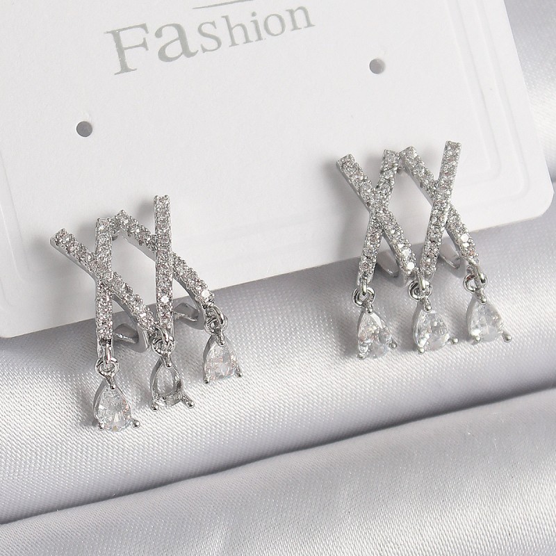 Pirinç Gümüş Renk Zirkon Taşlı X Model Sallantı Detay Kadın Küpe