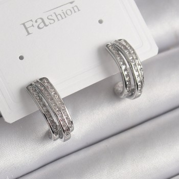 Pirinç Gümüş Renk Zirkon Taşlı Yarım Halka Model Kadın Küpe