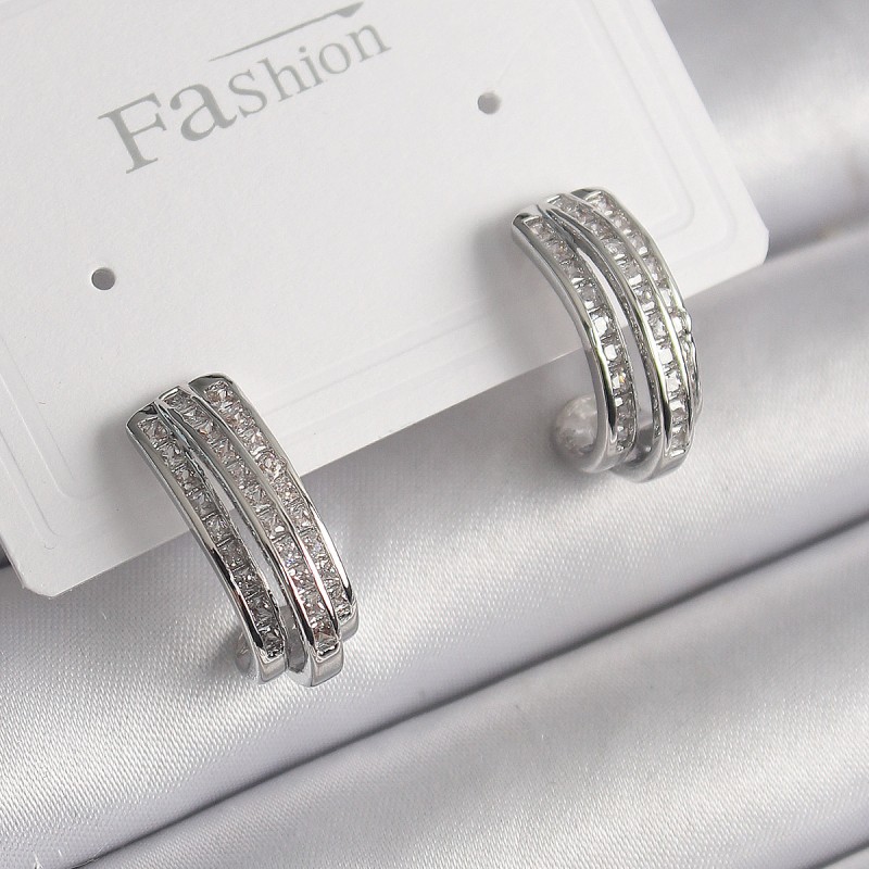 Pirinç Gümüş Renk Zirkon Taşlı Yarım Halka Model Kadın Küpe