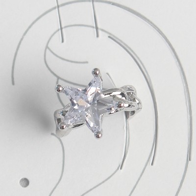 Pirinç Gümüş Renk Zirkon Taşlı Yıldız Model Kadın Kıkırdak Küpe