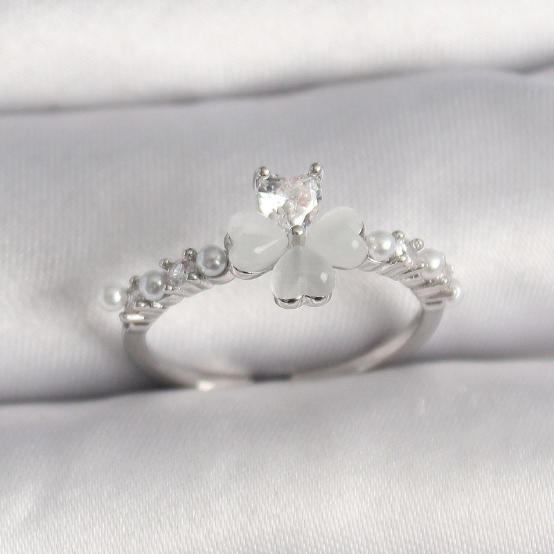 Pirinç Gümüş Renk Zirkon Taşlı Yonca Model İnci Detay Ayarlanabilir Yüzük