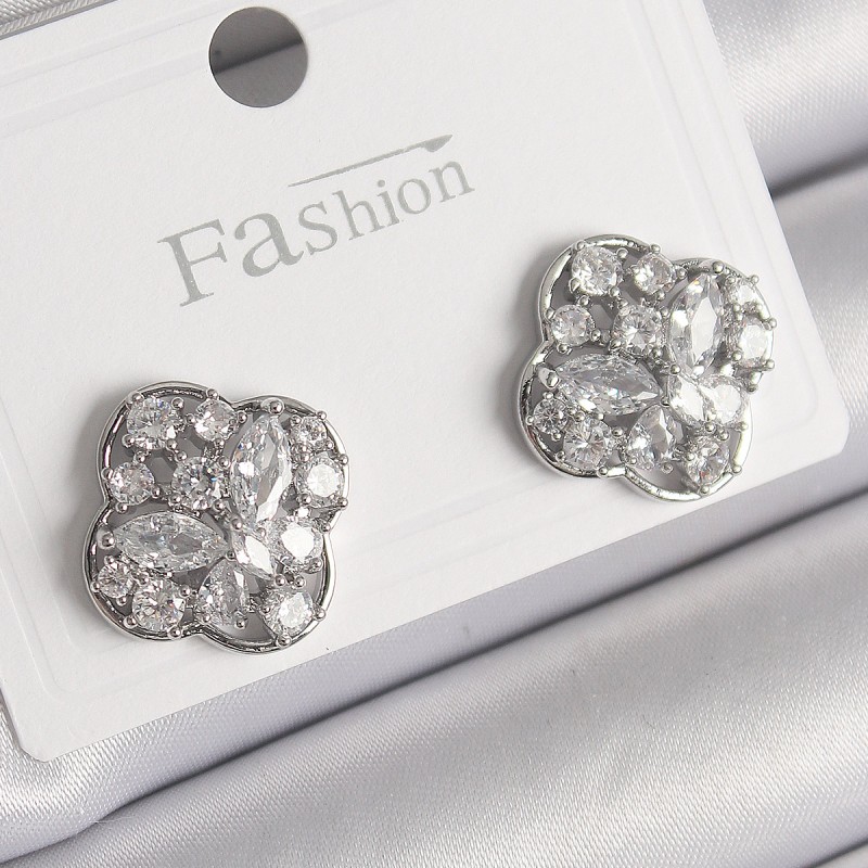 Pirinç Gümüş Renk Zirkon Taşlı Yonca Model Kadın Küpe