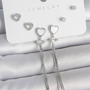 Pirinç Gümüş Sallantı Beyaz Mineli Kalp Model Zirkon Taşlı Kalp Detay 925 Ayar Gümüş Çivi Kadın Küpe Seti