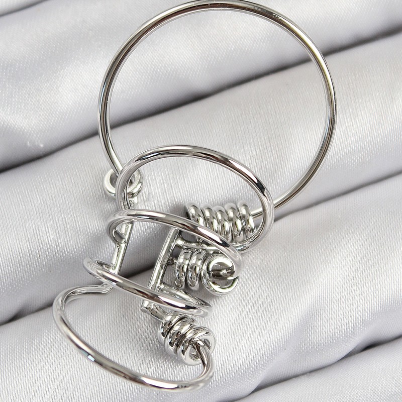 Pirinç Halkalı Model Gümüş Renk Kıkırdak Küpe