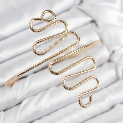 Pirinç Kıvrımlı Model Gold Renk Kadın Pazu Bileklik