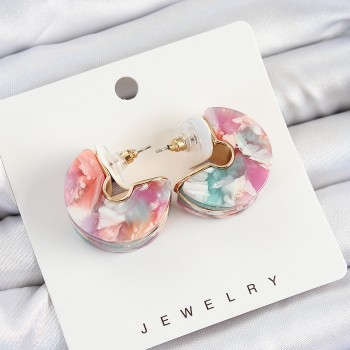 Pirinç Mermer Desenli Vintage Yarım Halka Model Gold Renk Kadın Küpe