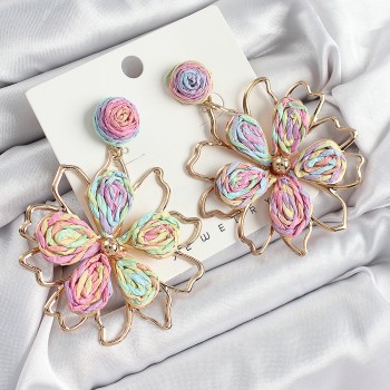 Pirinç Rainbow Çiçek Model Gold Renk Kadın Hasır Küpe