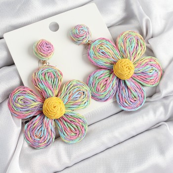 Pirinç Rainbow Papatya Model Gold Renk Kadın Hasır Küpe