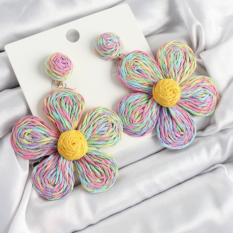 Pirinç Rainbow Papatya Model Gold Renk Kadın Hasır Küpe