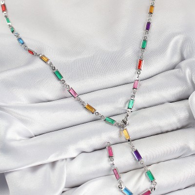 Pirinç Renkli Zirkon Taşlı Dikdörtgen Model Gümüş Renk Kadın Y Kolye