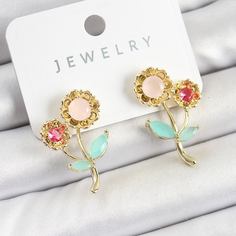 Pirinç Renkli Zirkon Taşlı Papatya Model Gold Renk Kadın Küpe