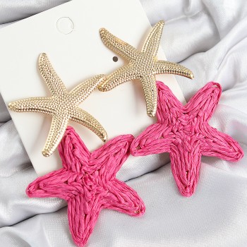 Pirinç Sallantılı Pembe Deniz Yıldızı Model Gold Renk Hasır Küpe