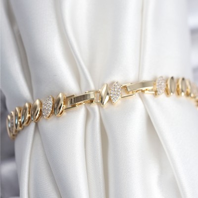 Pirinç VIP Seri Gold Renk Arpa Model Kadın Bileklik