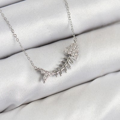 Pirinç Zirkon Taşlı Balık Kılçığı Model Gümüş Renk Kadın Kolye