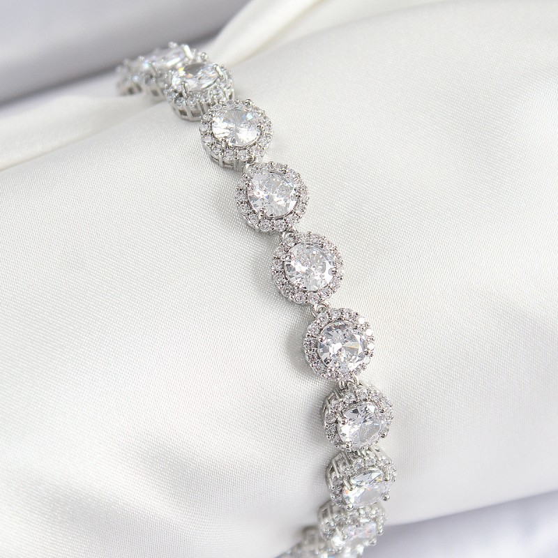 Pirinç Zirkon Taşlı Daire Baget Model Gümüş Renk VIP Seri Kadın Bileklik