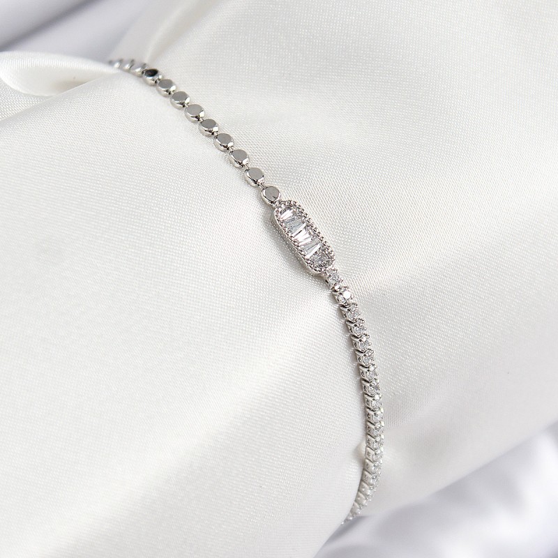 Pirinç Zirkon Taşlı Dikdörtgen Model Ezme Zincir Gümüş Renk Kadın Bileklik