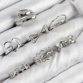 Pirinç Zirkon Taşlı Fiyonk Ve Kalp Model Gümüş Renk Kadın Yüzük Kombin Set