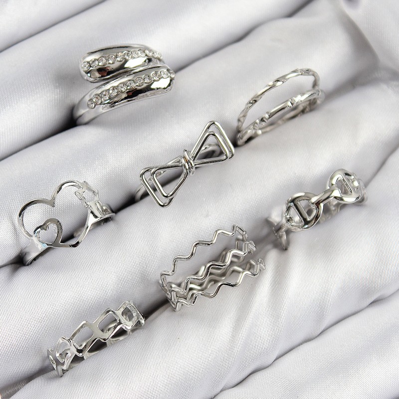 Pirinç Zirkon Taşlı Fiyonk Ve Kalp Model Gümüş Renk Kadın Yüzük Kombin Set