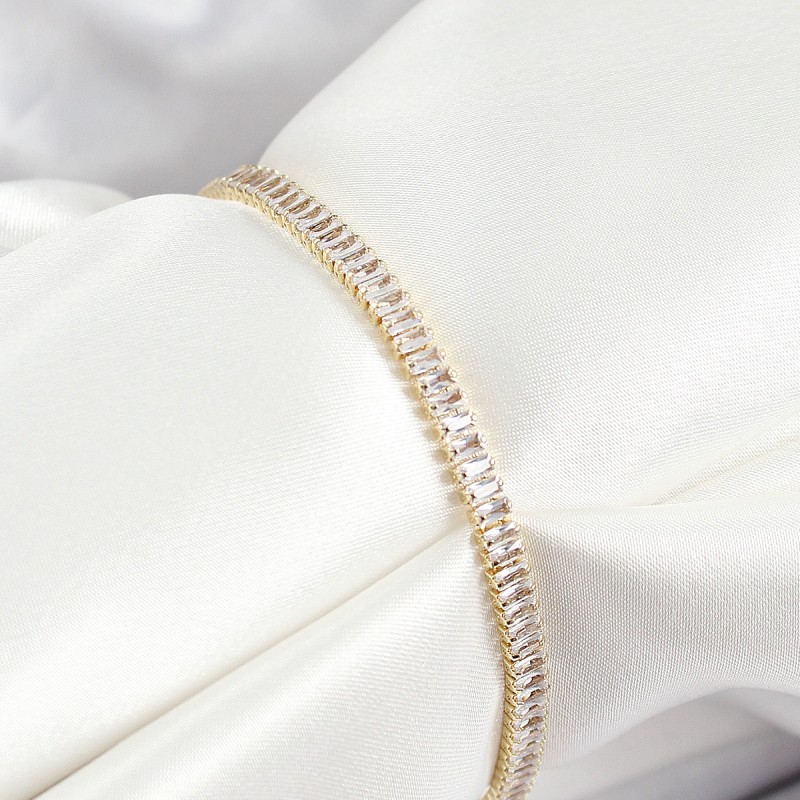 Pirinç Zirkon Taşlı İnce Su Yolu Model Gold Renk Kadın Bileklik