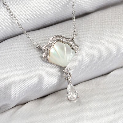 Pirinç Zirkon Taşlı İstiridye Model Gümüş Renk Kadın Kolye