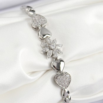 Pirinç Zirkon Taşlı Kalp Detaylı Çiçek Model Gümüş Renk Kadın Bileklik