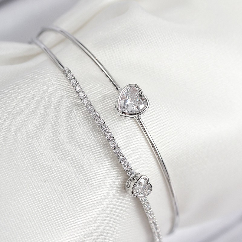 Pirinç Zirkon Taşlı Kalp Model Gümüş Renk Kadın Bileklik