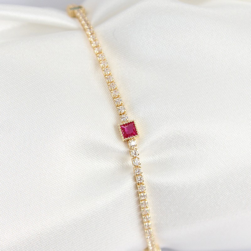 Pirinç Zirkon Taşlı Kare Model Gold Renk Kadın Bilekilk