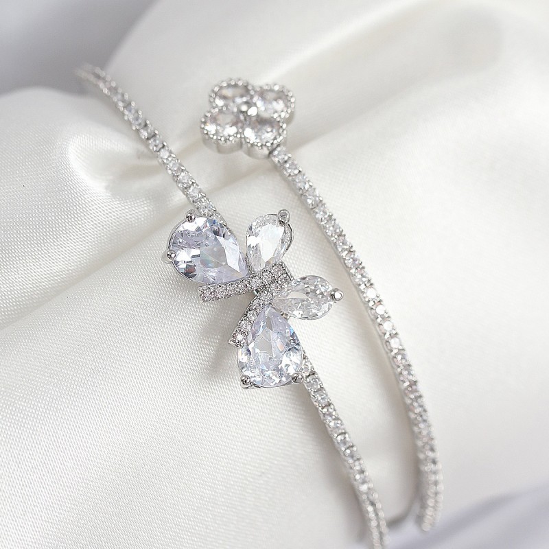 Pirinç Zirkon Taşlı Kelebek Ve Yonca Model Gümüş Renk Kadın Bileklik