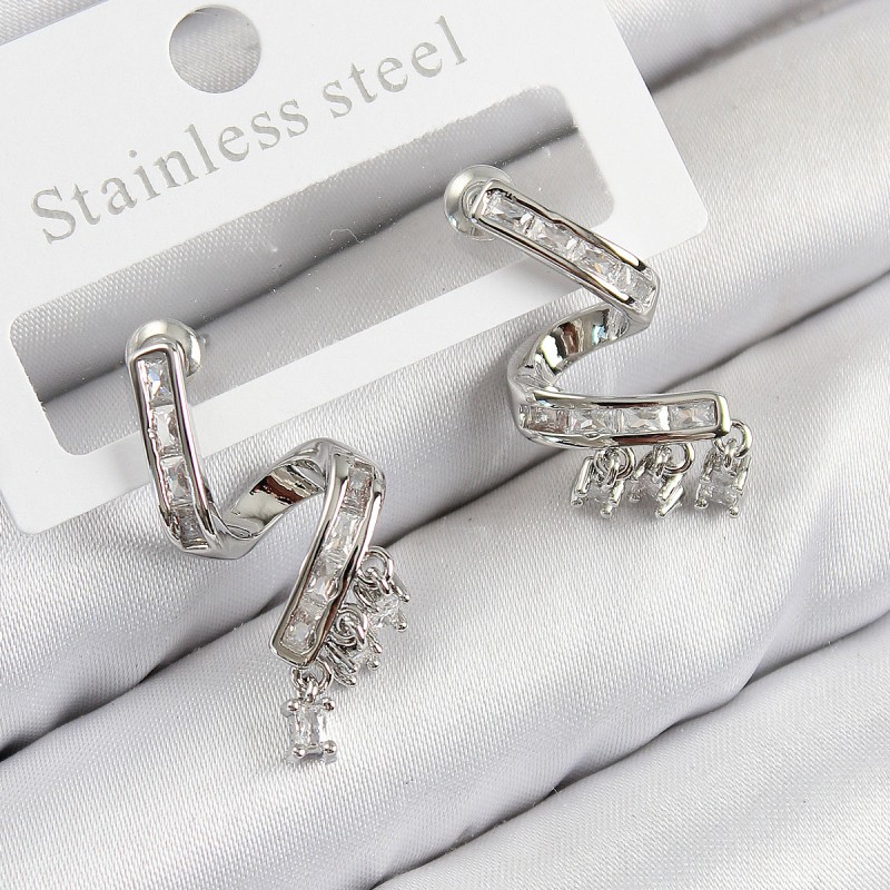 Pirinç Zirkon Taşlı Kıvrımlı Model Gümüş Renk Kadın Küpe