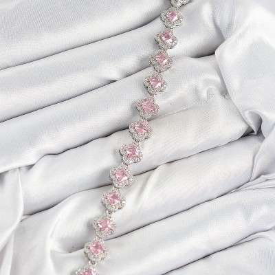 Pirinç Zirkon Taşlı Pembe Yonca Baget Model Gümüş Renk VIP Seri Kadın Bileklik