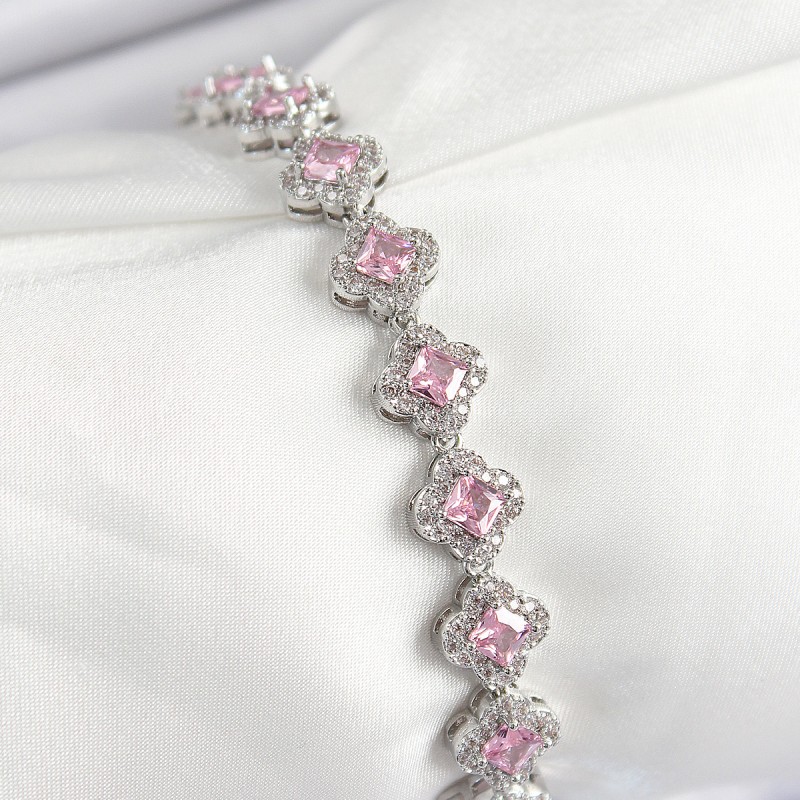 Pirinç Zirkon Taşlı Pembe Yonca Baget Model Gümüş Renk VIP Seri Kadın Bileklik