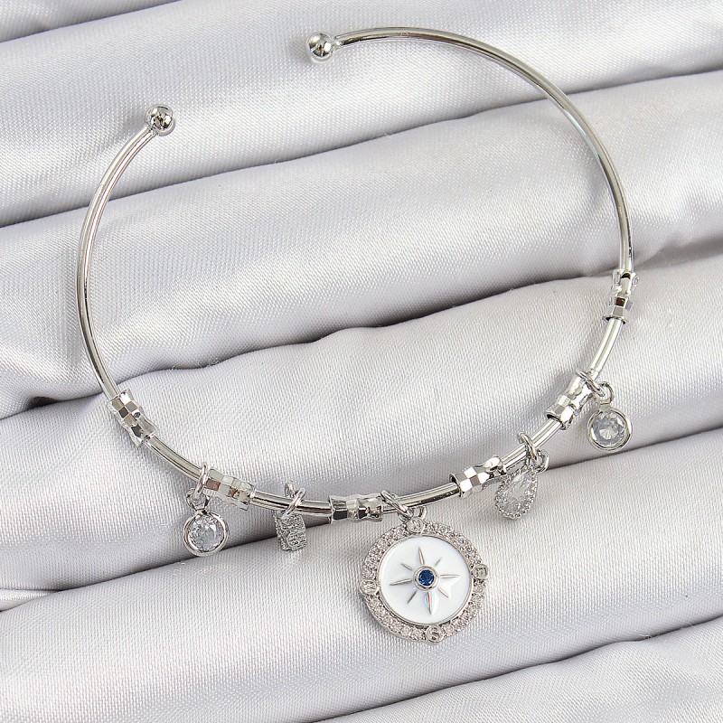 Pirinç Zirkon Taşlı Pusula Model Gümüş Renk Charm Bileklik