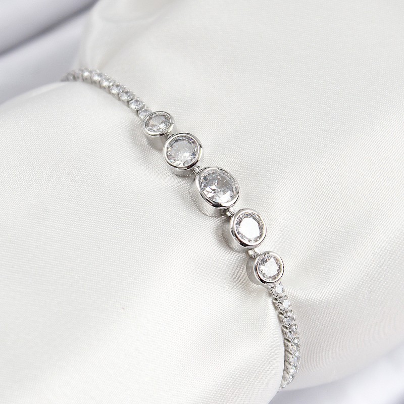 Pirinç Zirkon Taşlı Sıralı Daire Model Gümüş Renk Asansörlü Kadın Bileklik