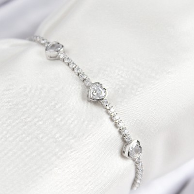 Pirinç Zirkon Taşlı Sıralı Kalp Model Gümüş Renk Asansörlü Kadın Bileklik