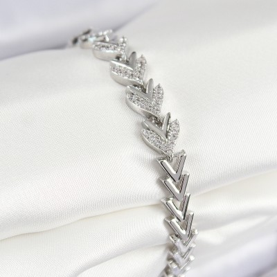 Pirinç Zirkon Taşlı Sıralı Ok Model Gümüş Renk Kadın Bileklik