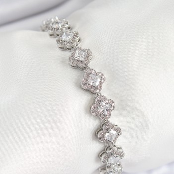 Pirinç Zirkon Taşlı Yonca Baget Model Gümüş Renk VIP Seri Kadın Bileklik