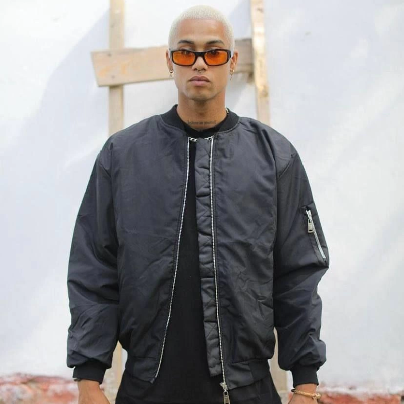 Siyah Bomber Mont – Su İtici Kumaş, Kapitone Astarlı, Fermuarlı -