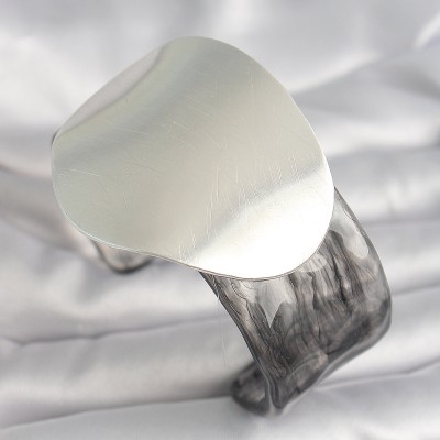 Siyah Mermer Desen Akrilik Pilastik Gümüş Plaka Model Vintage Kadın Bilezik