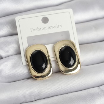 Siyah Renk Kare Model Vintage Kadın Küpe