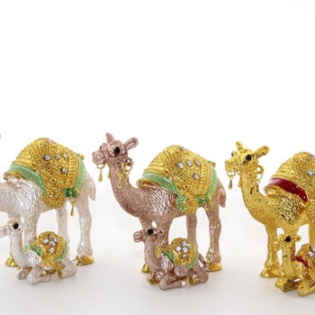 Swarovski Yavrulu Deve Model 2 