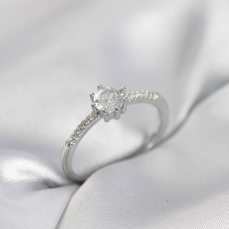 Tek Taş Model Gümüş Renk Zirkon Taşlı Kadın Yüzük