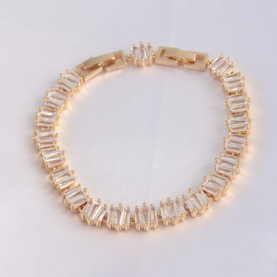 Vip Seri Pirinç Zirkon Taşlı Gold Renk Kare Su Yolu Model Bileklik