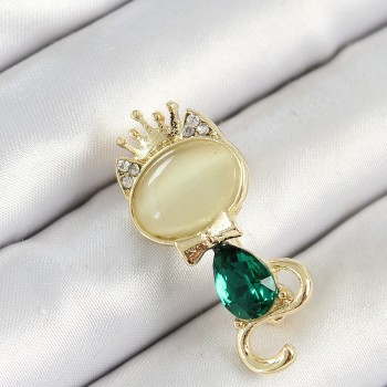 Yeşil Damla Zirkon Taşlı Kraliçe Taçlı Kedi Figürlü Gold Renk Kadın Broş