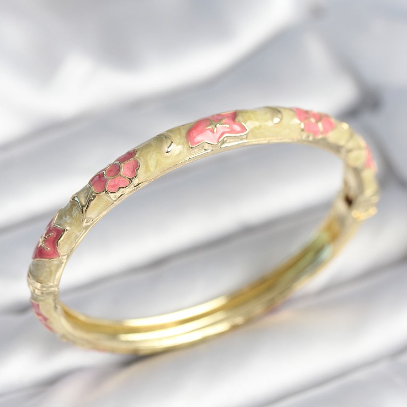 Yeşil Krem Renk Detaylı Mineli Kelepçe