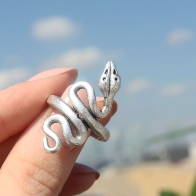 Yılan Figürlü Metal Ayarlamalı Antik Yüzük