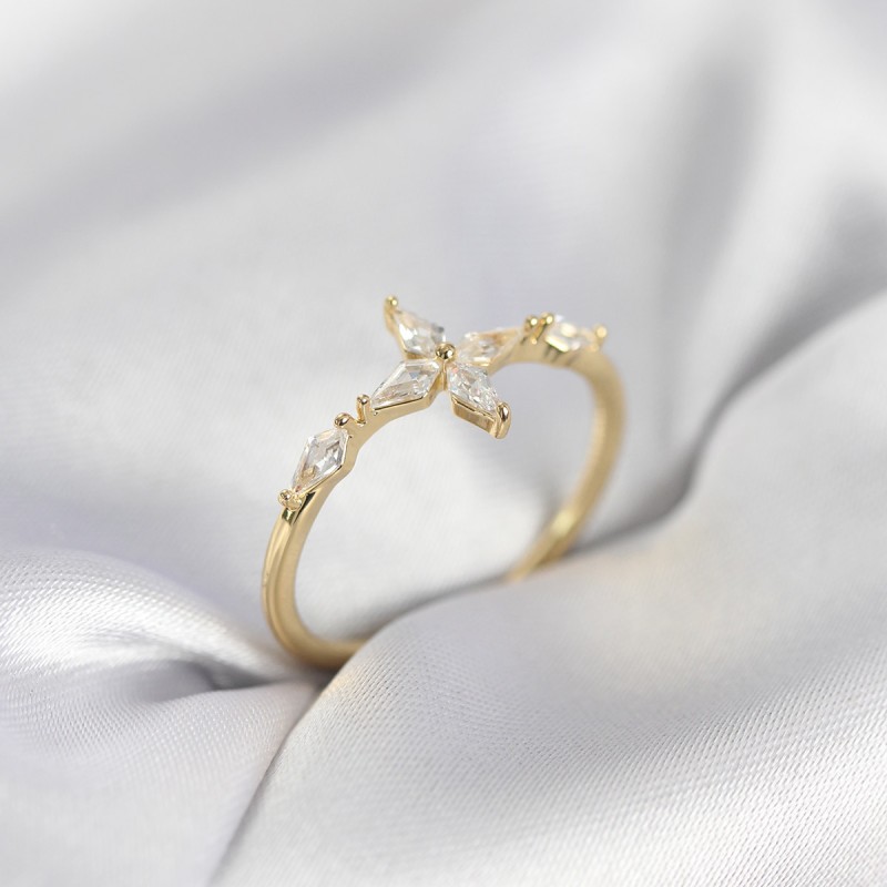 Yıldız Model Zirkon Taşlı Gold Renk Kadın Yüzük