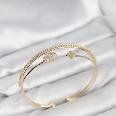 Yonca Model Pirinç Gold Renk Kadın Bileklik