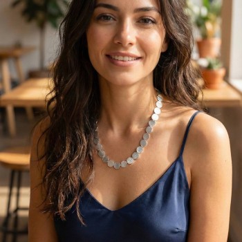 Yuvarlak Plaka Model Gümüş Renk Kadın Kolye