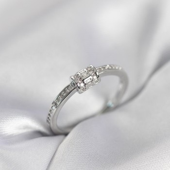 Zirkon Taşlı Gümüş Renk Pirinç Kadın Yüzük