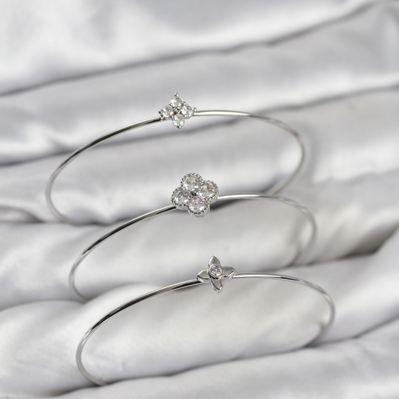 Zirkon Taşlı Gümüş Renk Yonca Tasarım 3'lü Kadın Bileklik Kombini